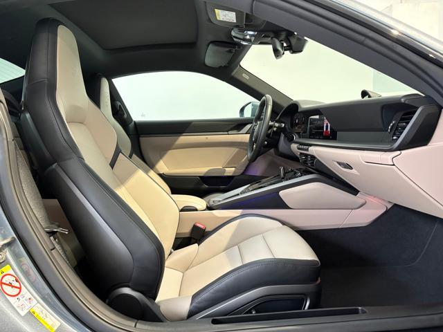 PORSCHE 992 Carrera