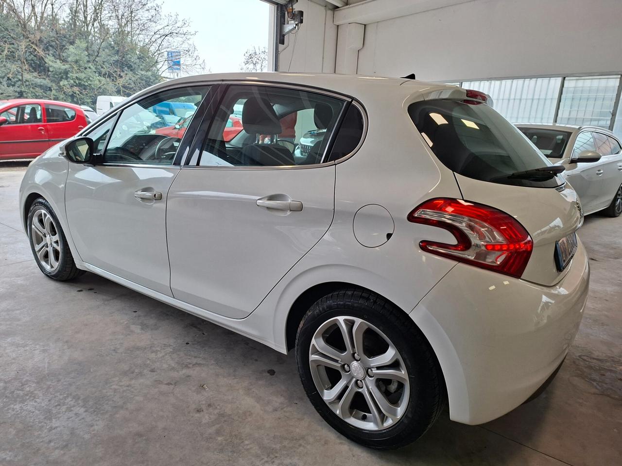 Peugeot 208 1.6 HDI DA NEOPATENTATI / EURO 5B