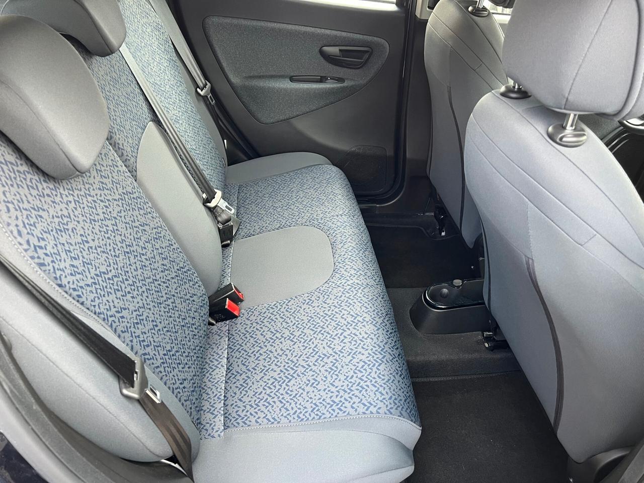 Lancia Ypsilon 1.0 FireFly 5 porte S&S Hybrid Ecochic Silver anche NEOPATENTATI