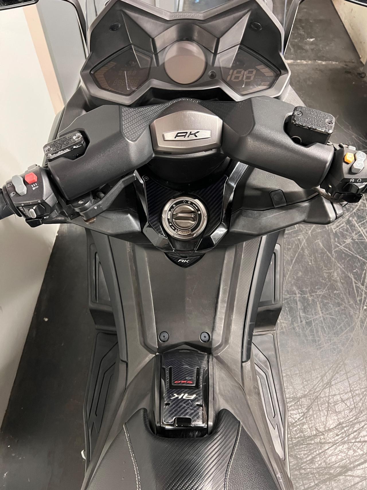 Kymco AK 550