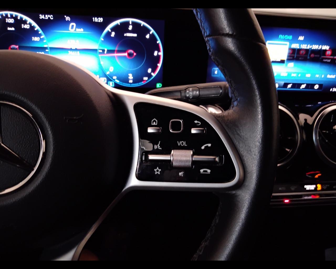 Mercedes-Benz GLB - X247 2019 - GLB 180 d Sport auto