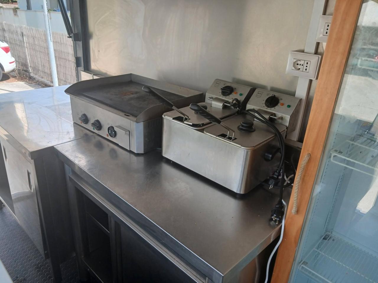 Nissan L-35 L-35.095 4.0 diesel PC-RG Cabinato MISTER PANINO CON LICENZA
