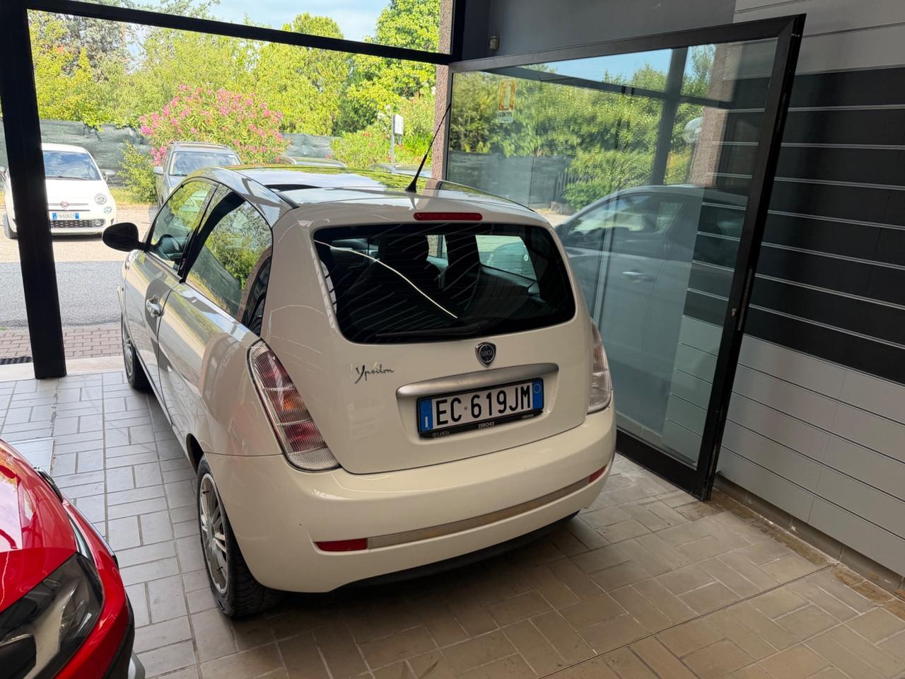 Lancia Ypsilon 1.2 VERSUS TETTO APRIBILE