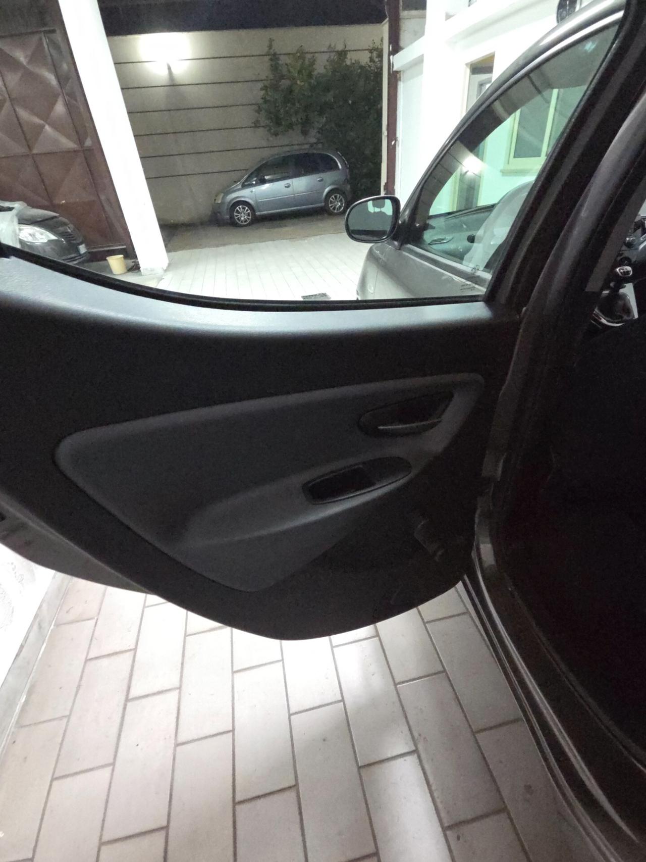 Lancia Ypsilon 1.2 69 CV 5 porte GPL Ecochic Gold