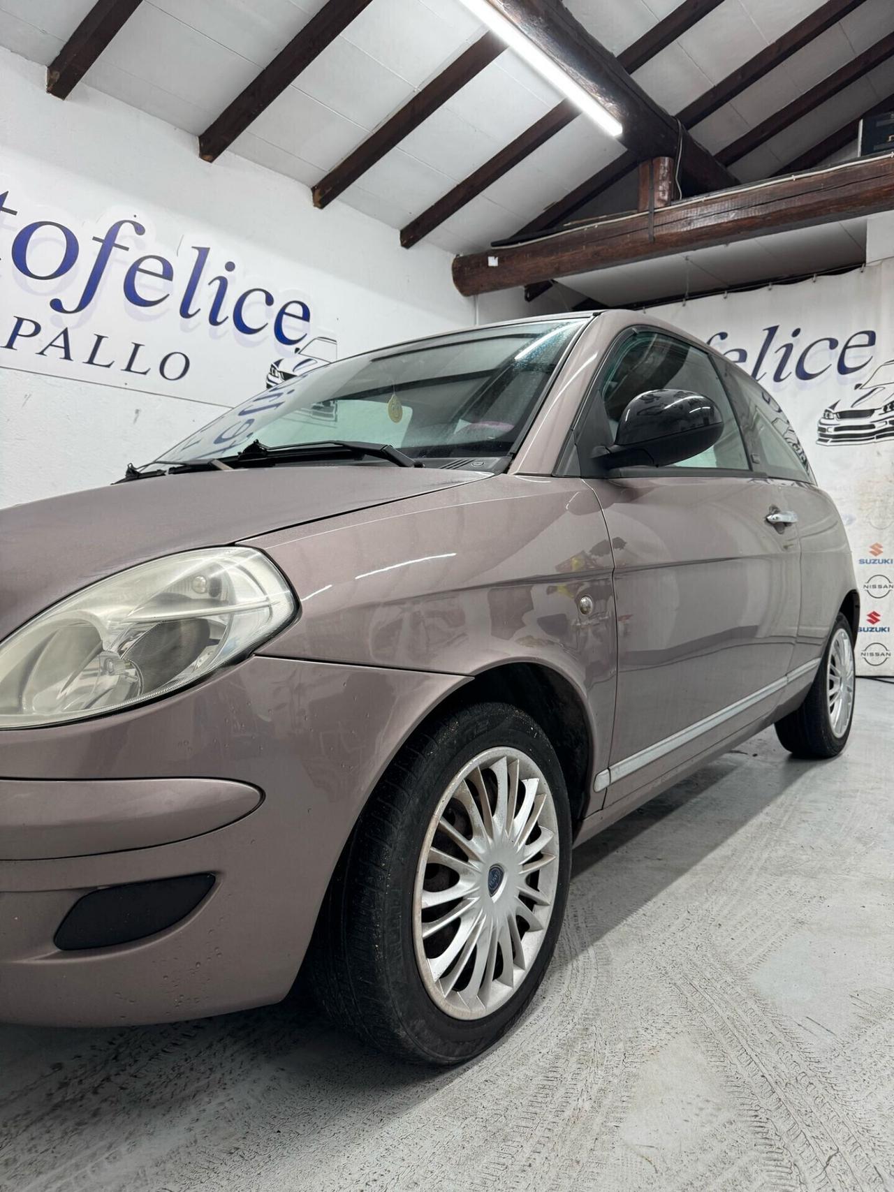 Lancia Ypsilon 1.2 platinum