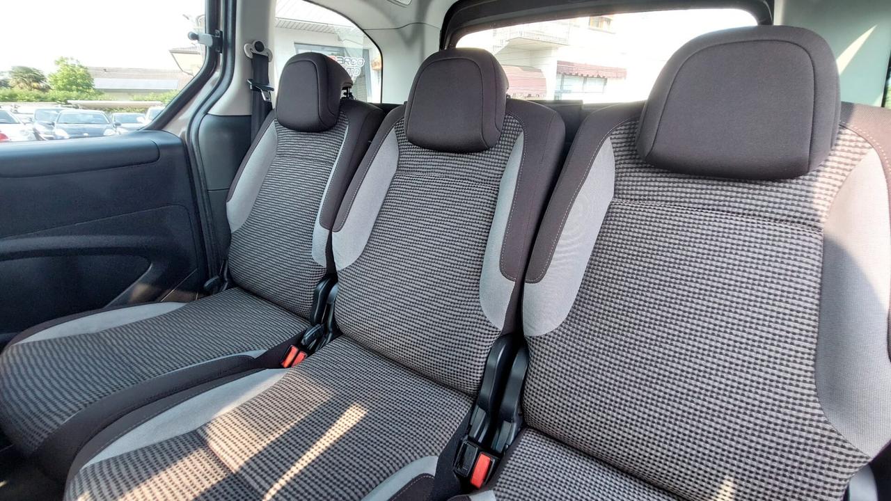 Peugeot Partner 1.6 Diesel 7 posti Neopatentati