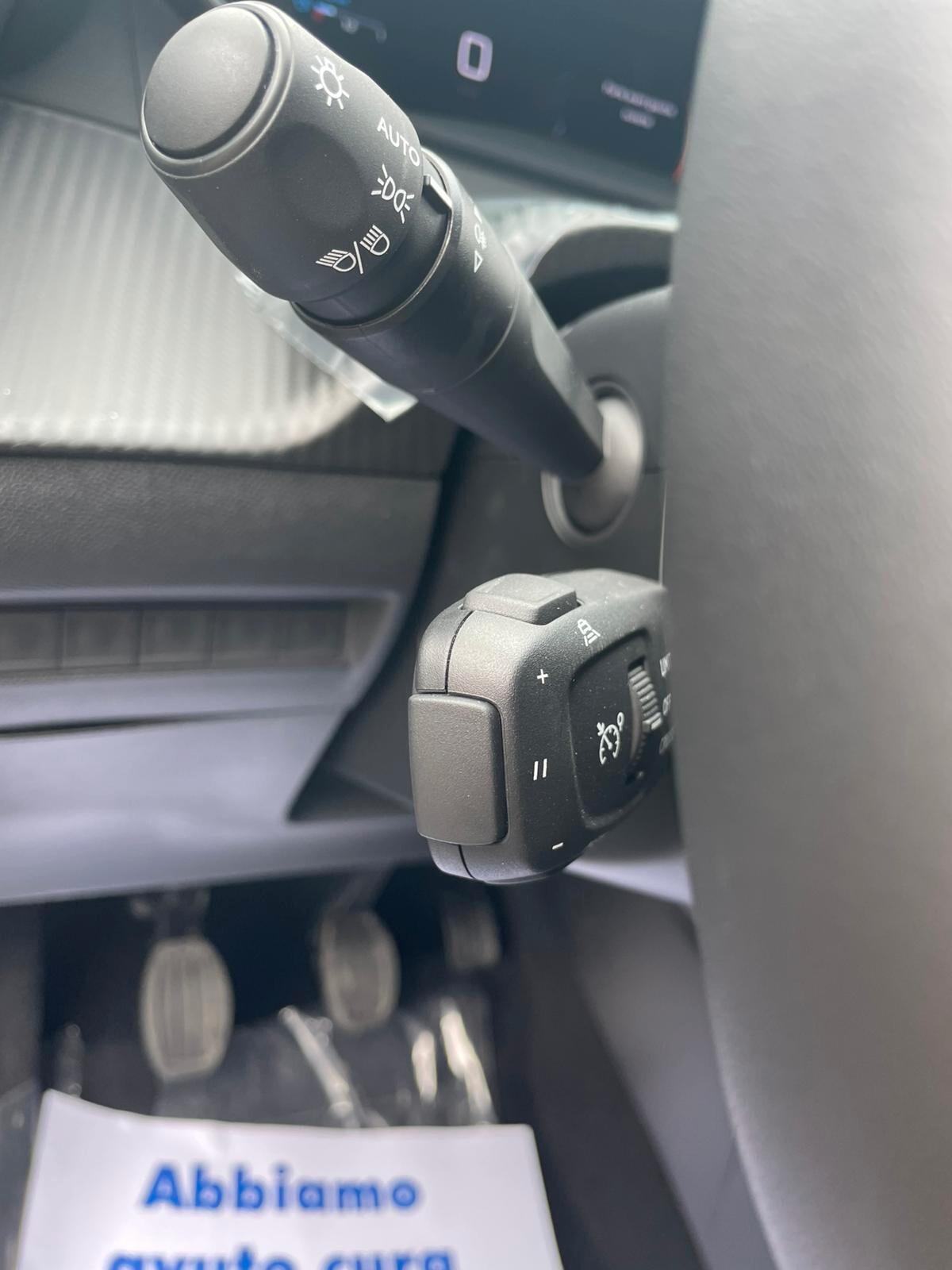 Peugeot 2008 1.2 allure benzina 100cv Nuova di Fabbrica