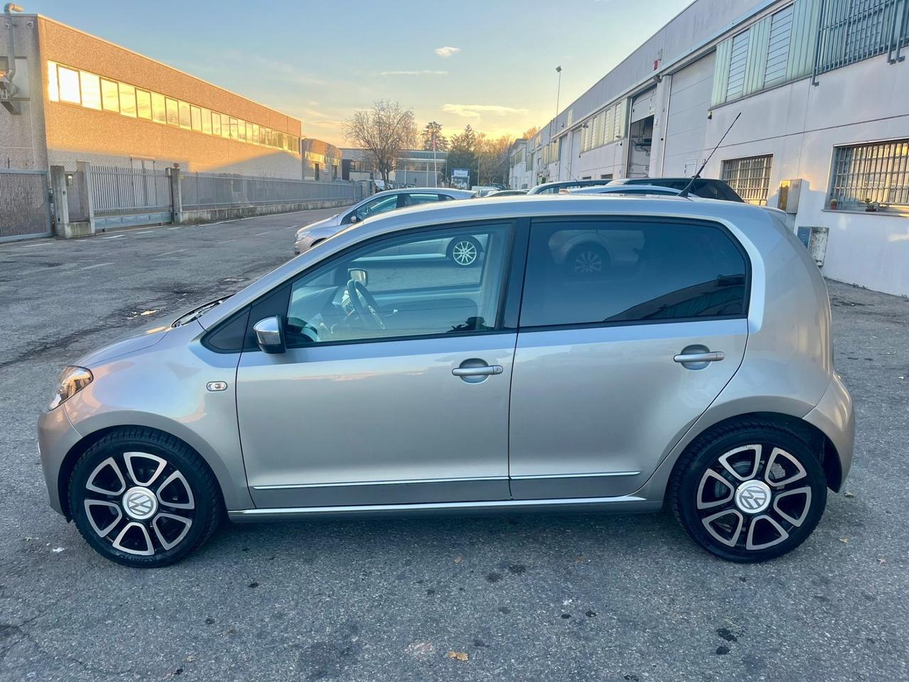 VW Up 1.0benz 2013 153.000km cambio automatico perfetta