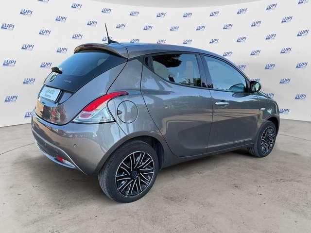 Lancia Ypsilon 1.0 firefly hybrid Gold s&s 70cv