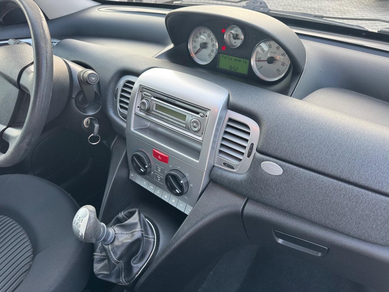 Lancia Ypsilon 1.2 benzina neopatentati