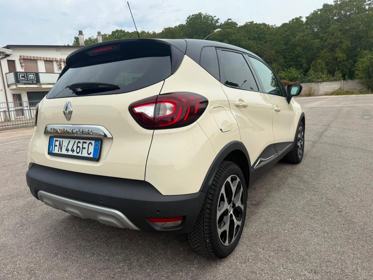 Renault Captur dCi 8V 90 CV EDC Start&Stop Energy Initiale Paris