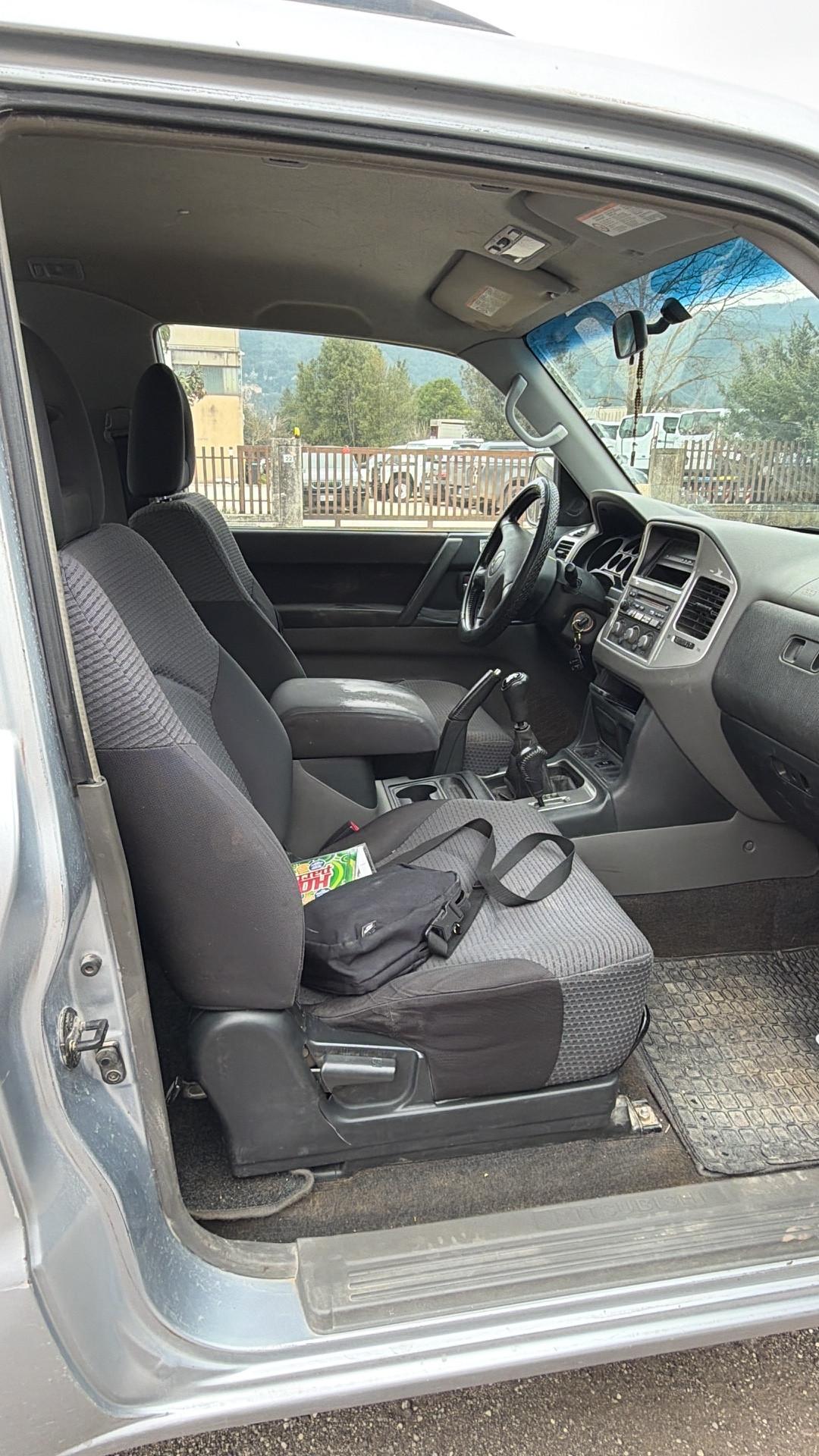 Mitsubishi Pajero 2.5 TDI 3p. Instyle