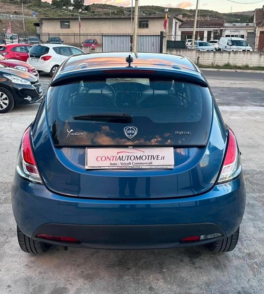 Lancia Ypsilon 1.0 FireFly 5 porte S&S Hybrid Ecochic Silver