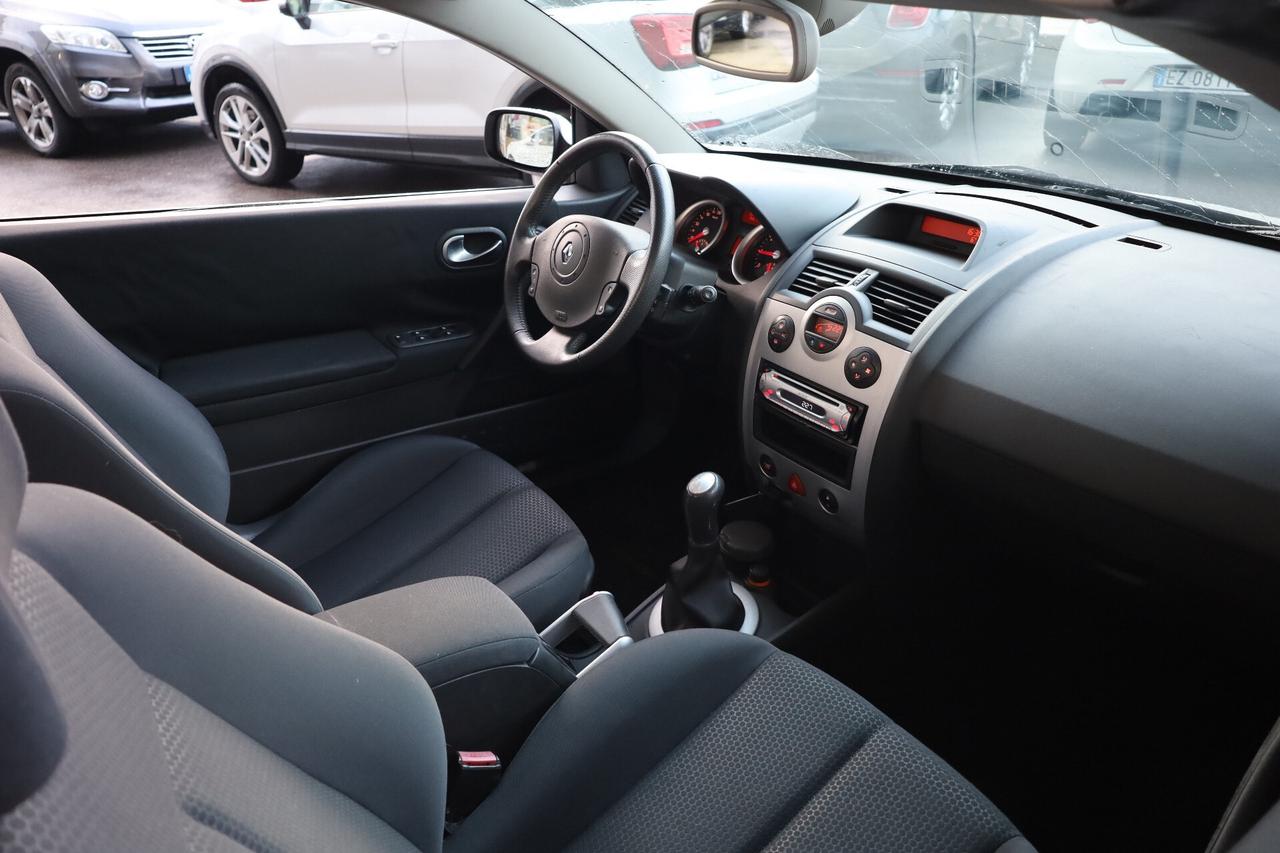 Renault Megane Mégane C-C 1.6 16V Confort Dynamique