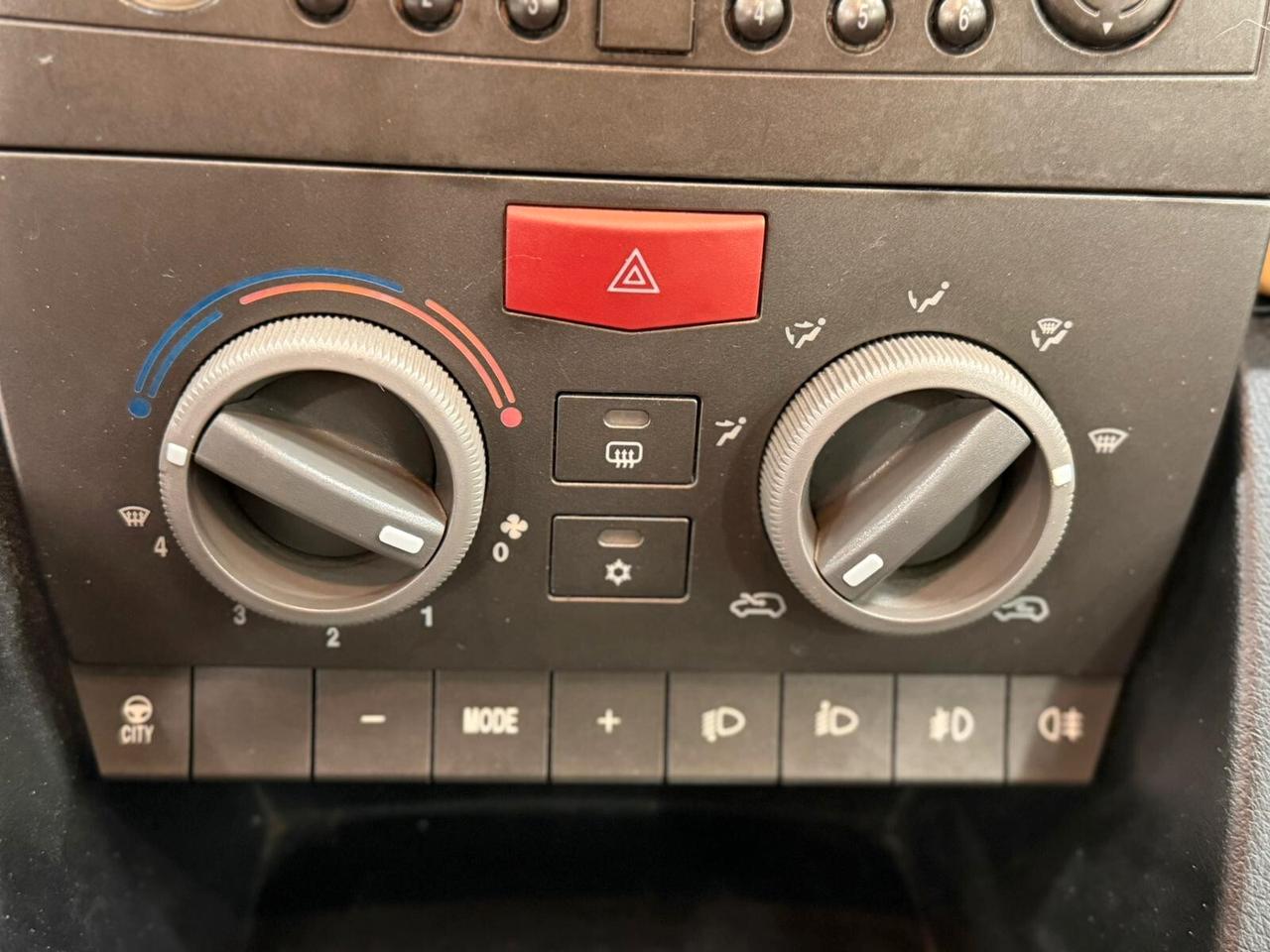 Lancia Y 1.2cc Bicolore