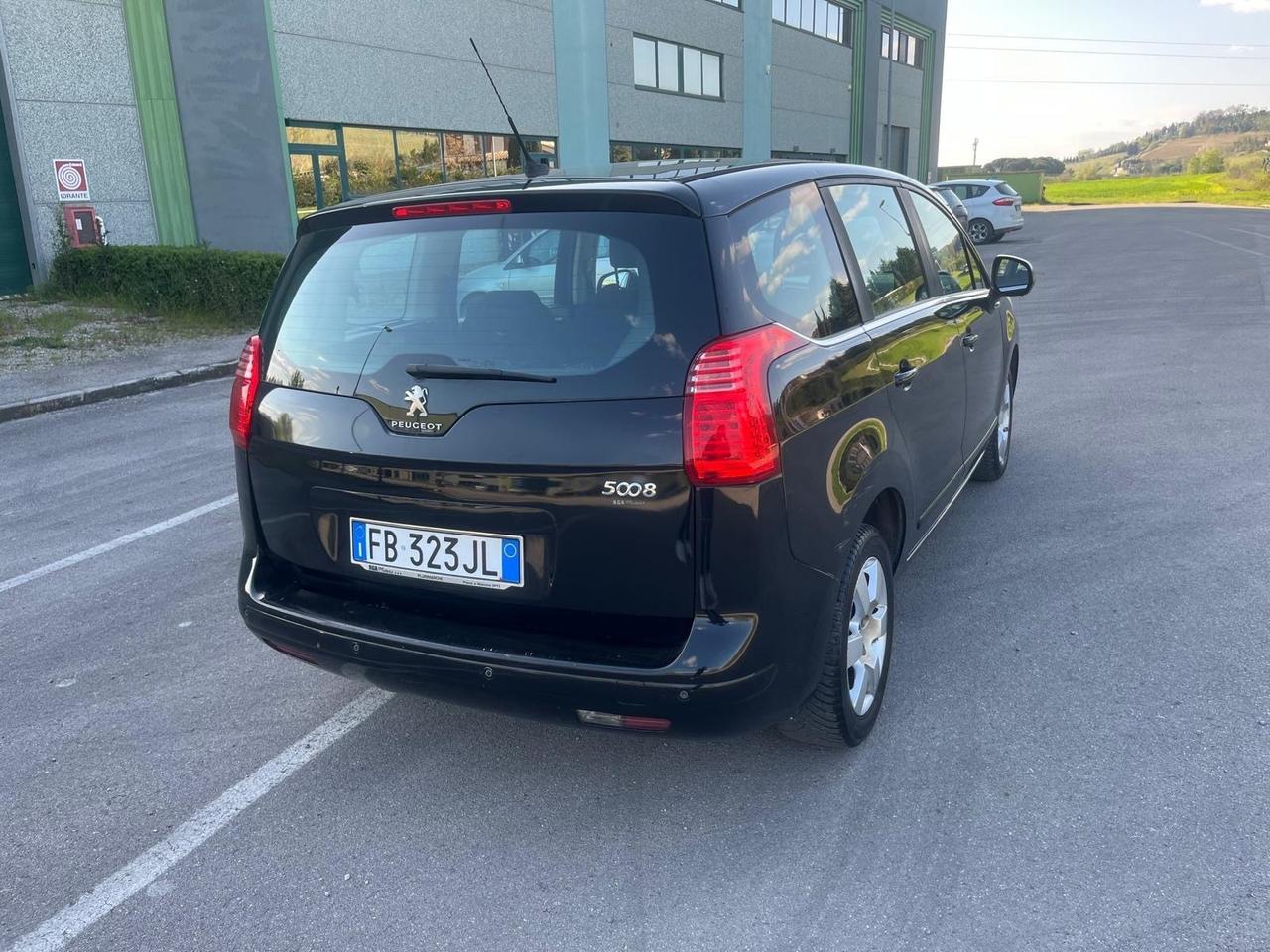 Peugeot 5008 1.6 HDi 115CV Business 7 POSTI