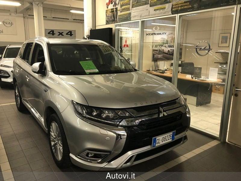 Mitsubishi Outlander 2.4 MIVEC 4WD PHEV Instyle Plus SDA