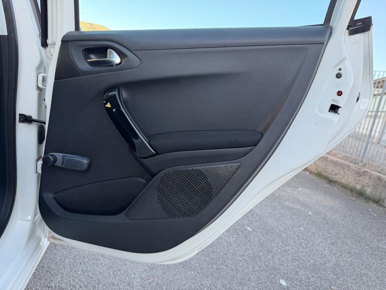 Peugeot 208 87000 KM GARANZIA 12 MESI