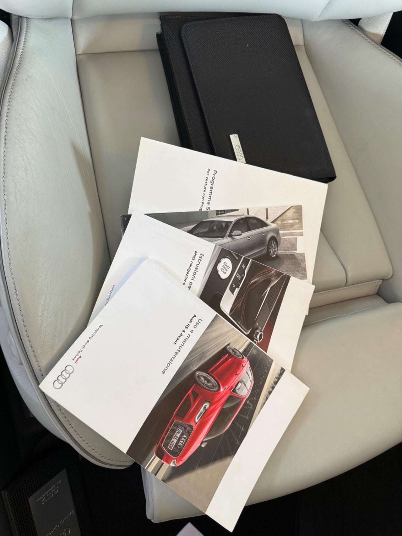 Audi A4 RS 4 Avant 4.2 V8 FSI quattro S tronic