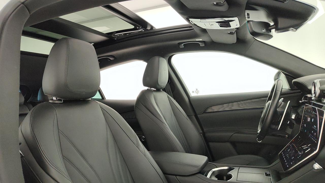 MASERATI Grecale GT Hybrid 300 My23 Nerissimo Package