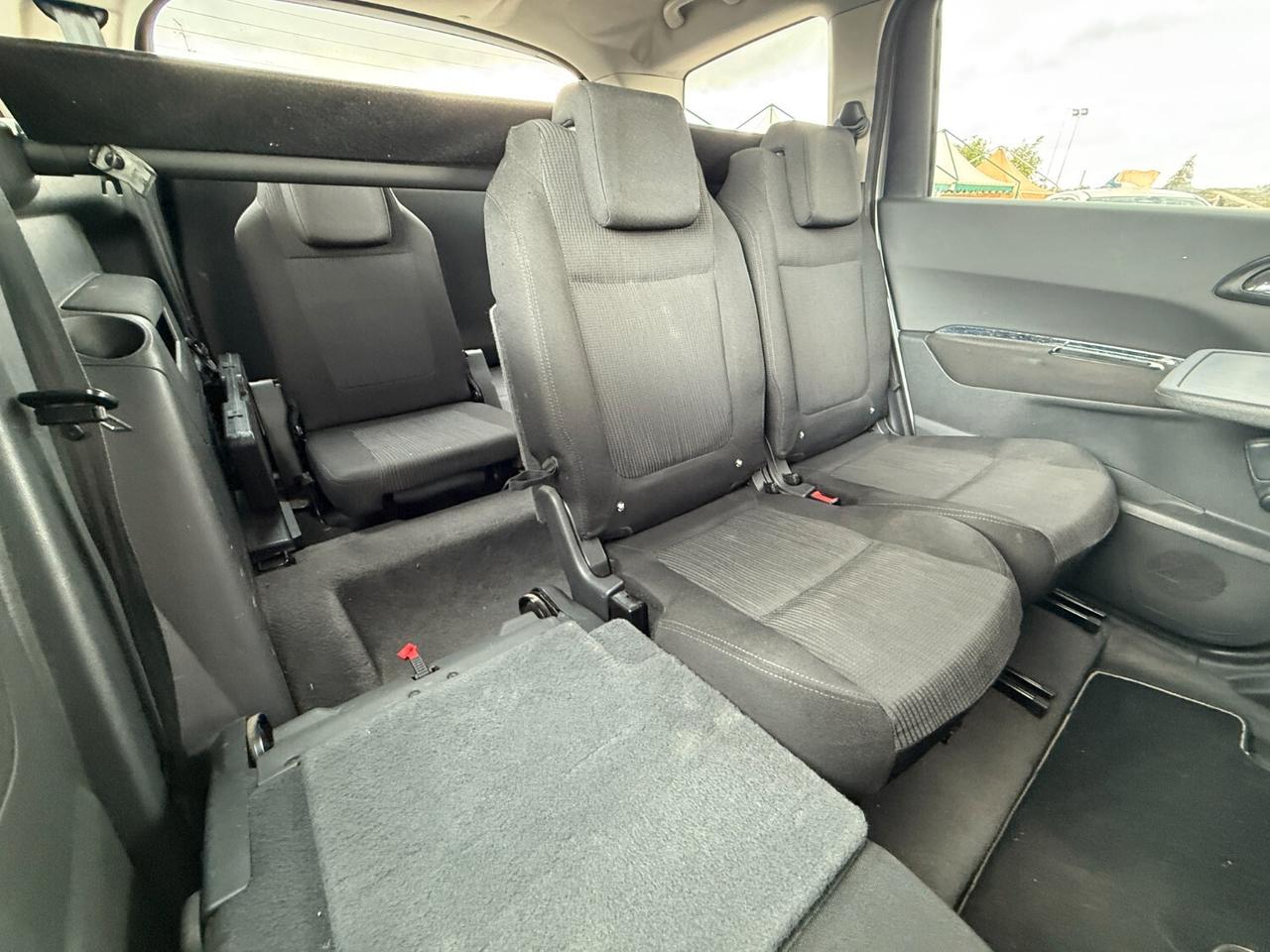 Peugeot 5008 1.6 HDi 112CV 7 POSTI