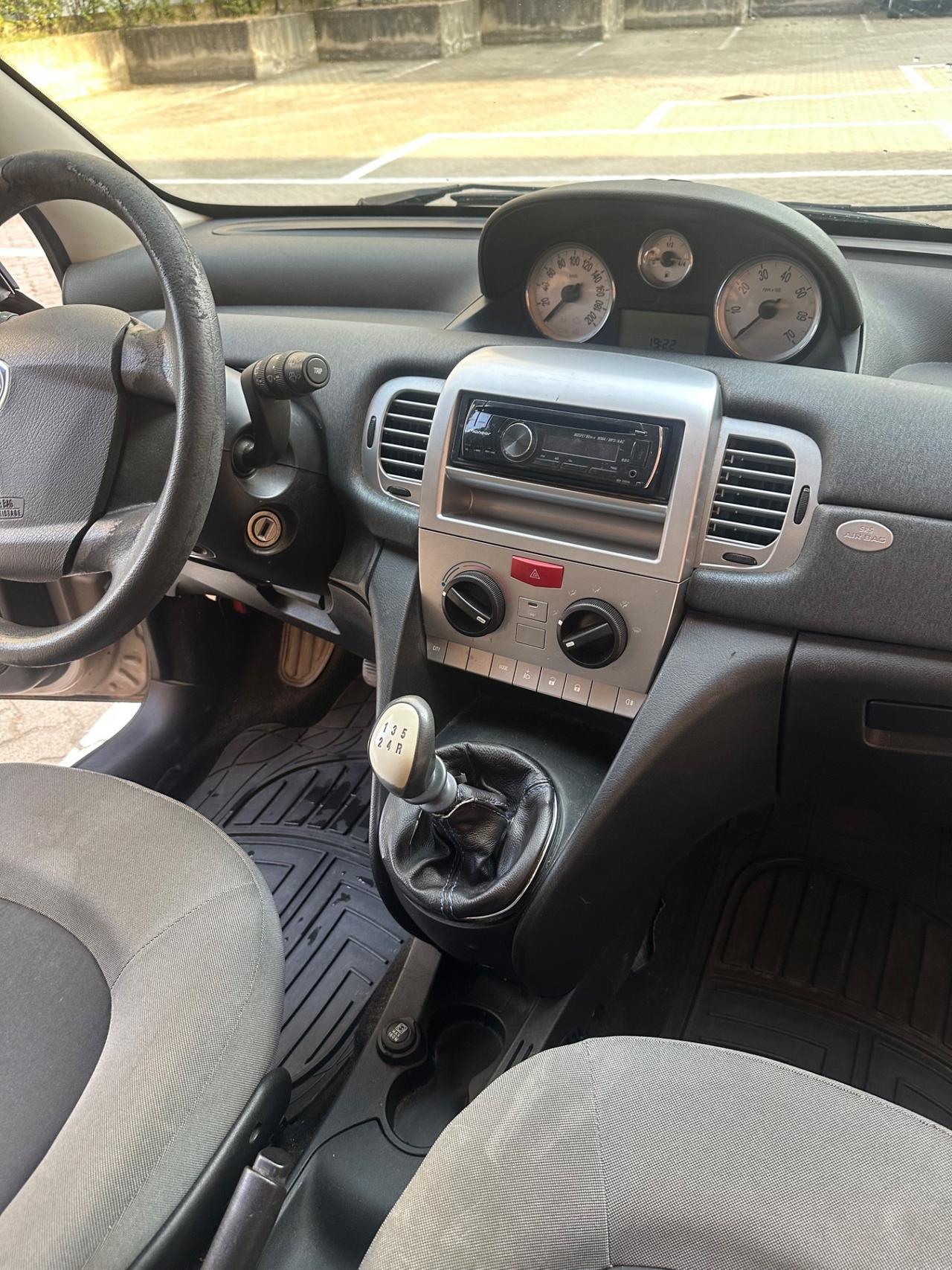 Lancia Ypsilon 1.2 69 CV Platinum