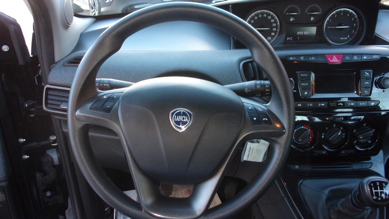 Lancia Ypsilon 1.0 FireFly 5 porte S&S Hybrid Silver