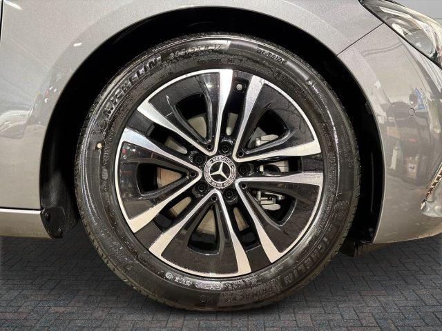MERCEDES-BENZ B 180 d Automatic Street Edition