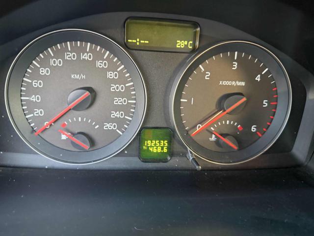 VOLVO V50 D2 R-design senza nessun lavoro da fare