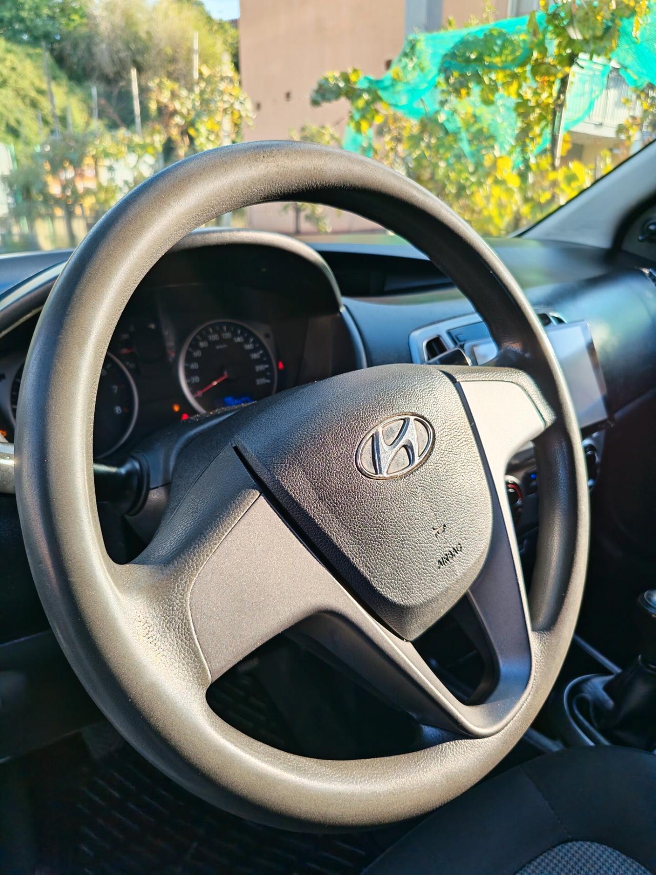Hyundai i20 1.2 benzina CARPLAY SCHERMO 2013