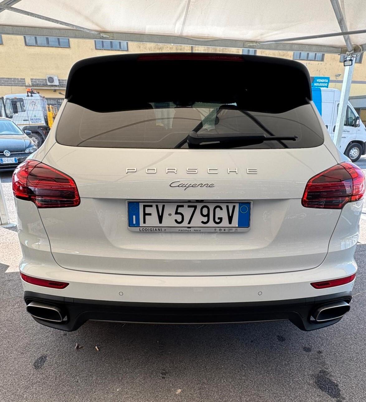 Porsche Cayenne 3.0 Diesel v6 - full optional!!!