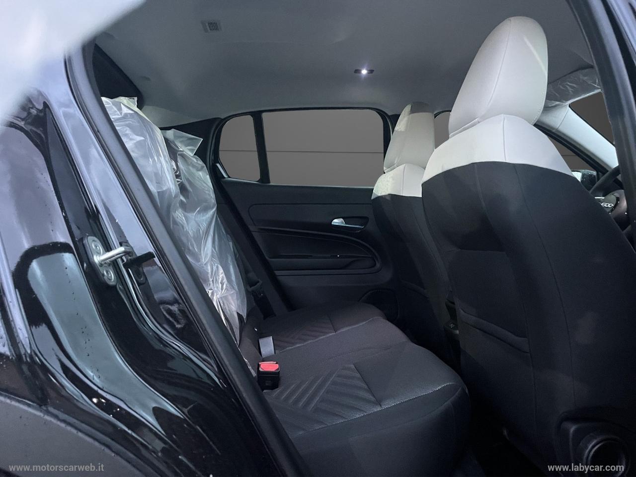 FIAT 600 Hybrid 110 CV DCT MHEV Icon