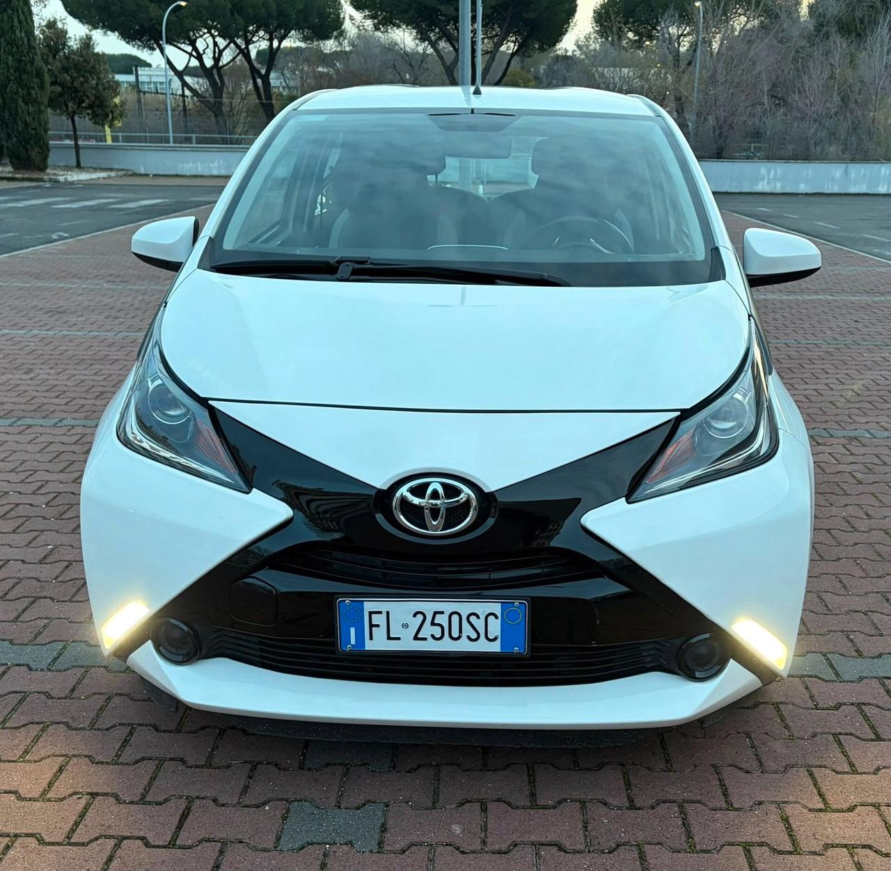 TOYOTA AYGO CAMBIO AUTOMATICO 5 P. 1.0