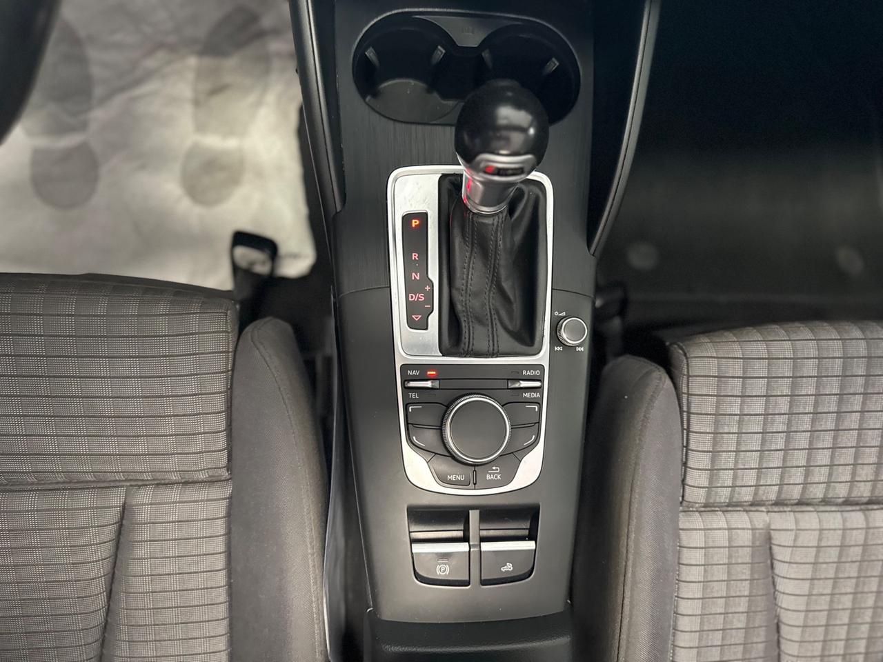 Audi A3 Cabrio 2.0 TDI clean diesel Attraction