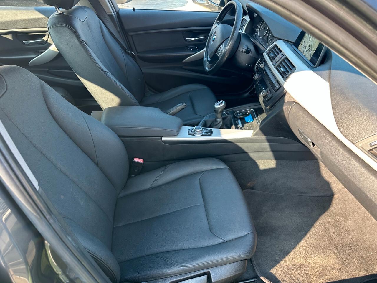 BMW 320 D*BERLINA*LUXURY*NAVI*PELLE*PDC*BLUETOOTH*