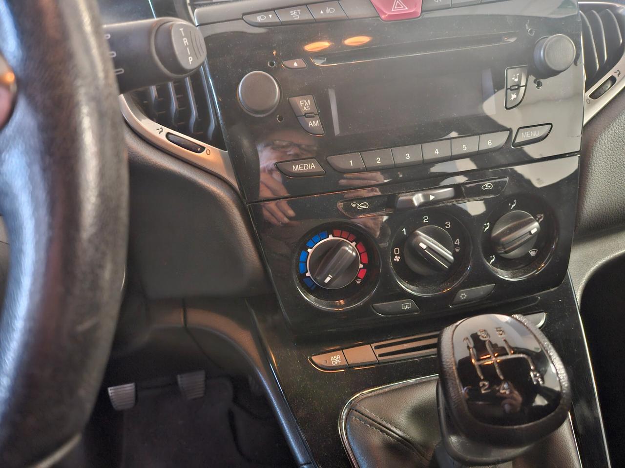 Lancia Ypsilon 1.2 69 CV 5 porte Gold