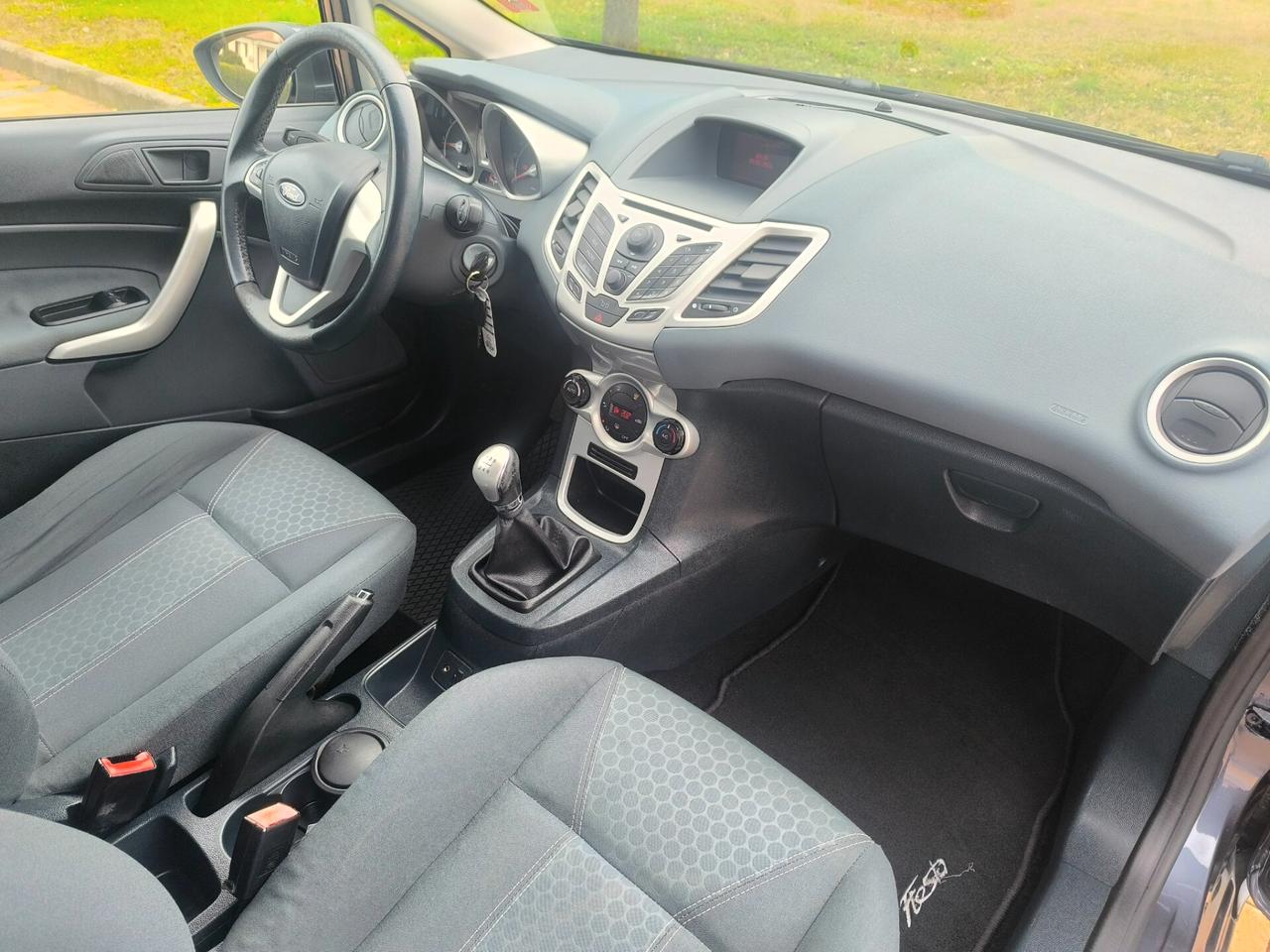 Ford Fiesta benzina km 137mila neopatentati