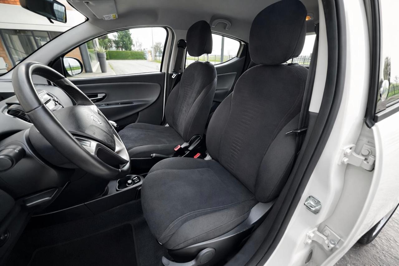 Lancia Ypsilon 0.9 TwinAir 85 CV 5 porte Metano Ecochic Platinum