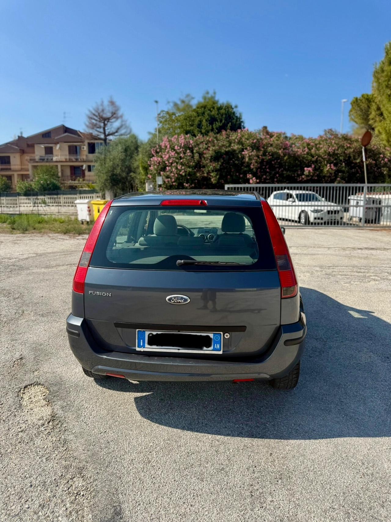 Ford fusion 1.4 benzina 80cv neopatentati 5porte