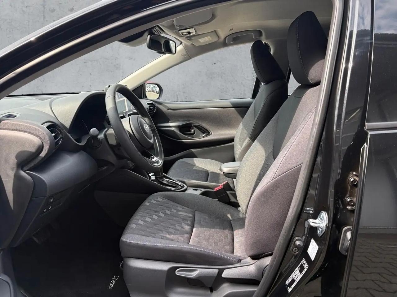 Toyota Yaris 1.5 hev icon teamplayer *sed.risc*vol.risc*