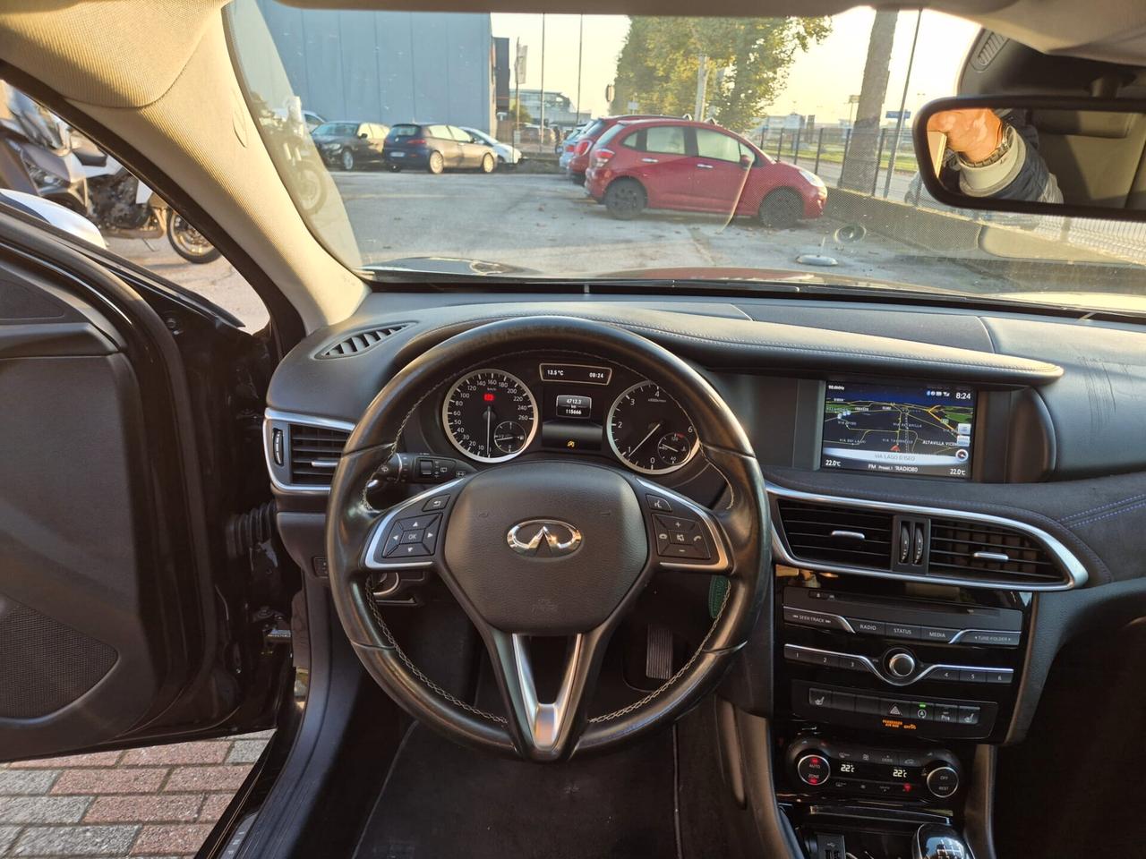 Infiniti Q30 D 110CV Premium Tech E6B--FULL!!!