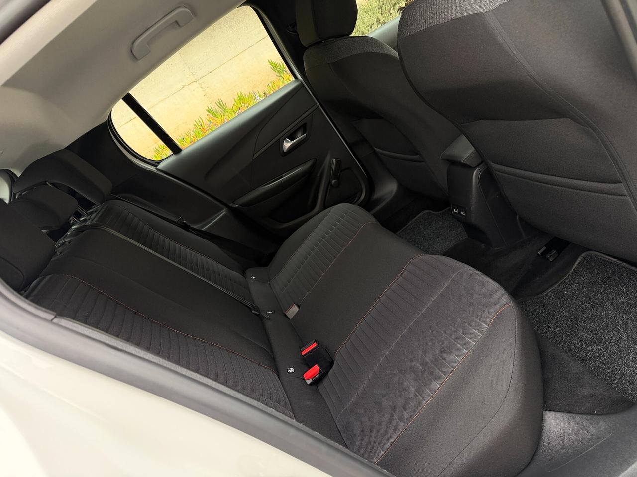 Peugeot 208 motore elettrico 136 CV 5 porte Active