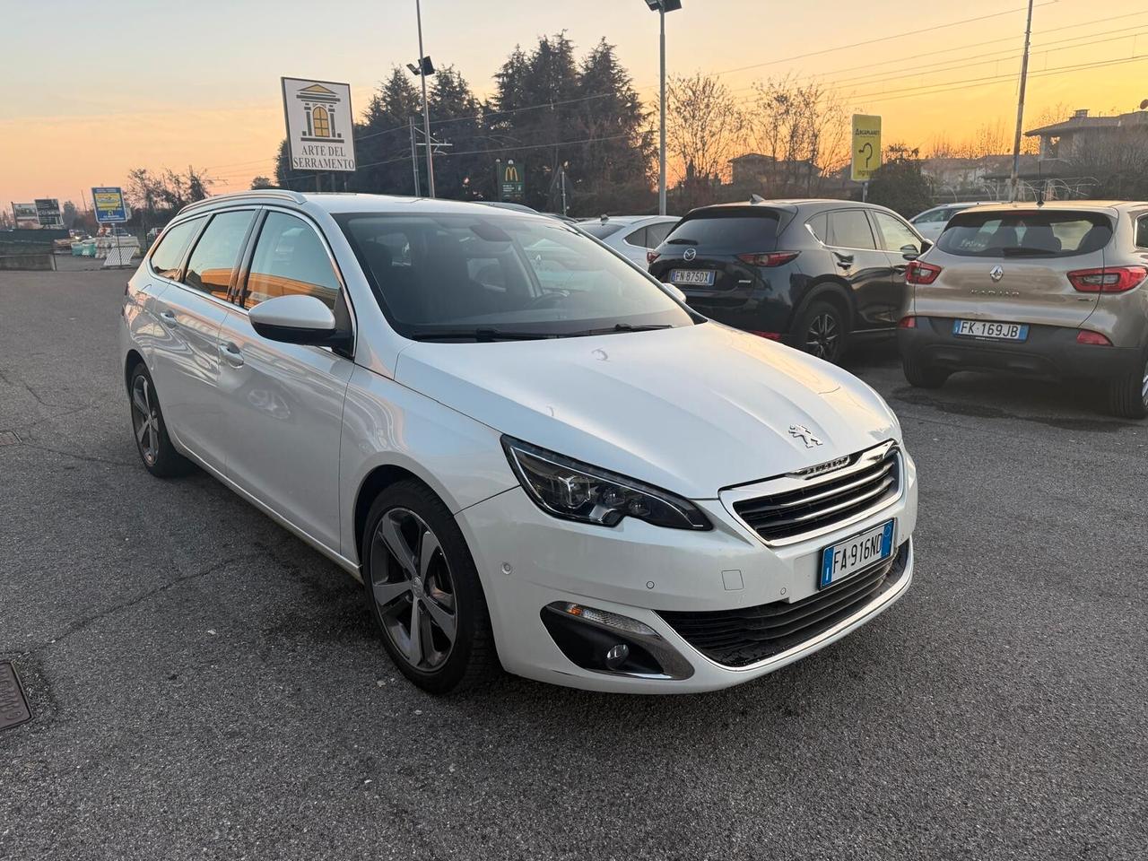 Peugeot 308 BlueHDi 120 S&S EAT6 SW Allure