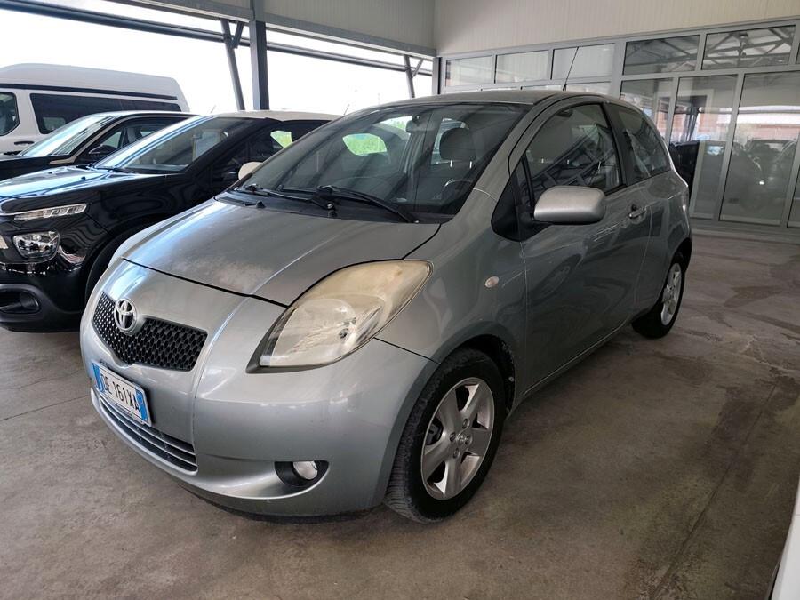 Toyota Yaris 1.0 3 porte Sol
