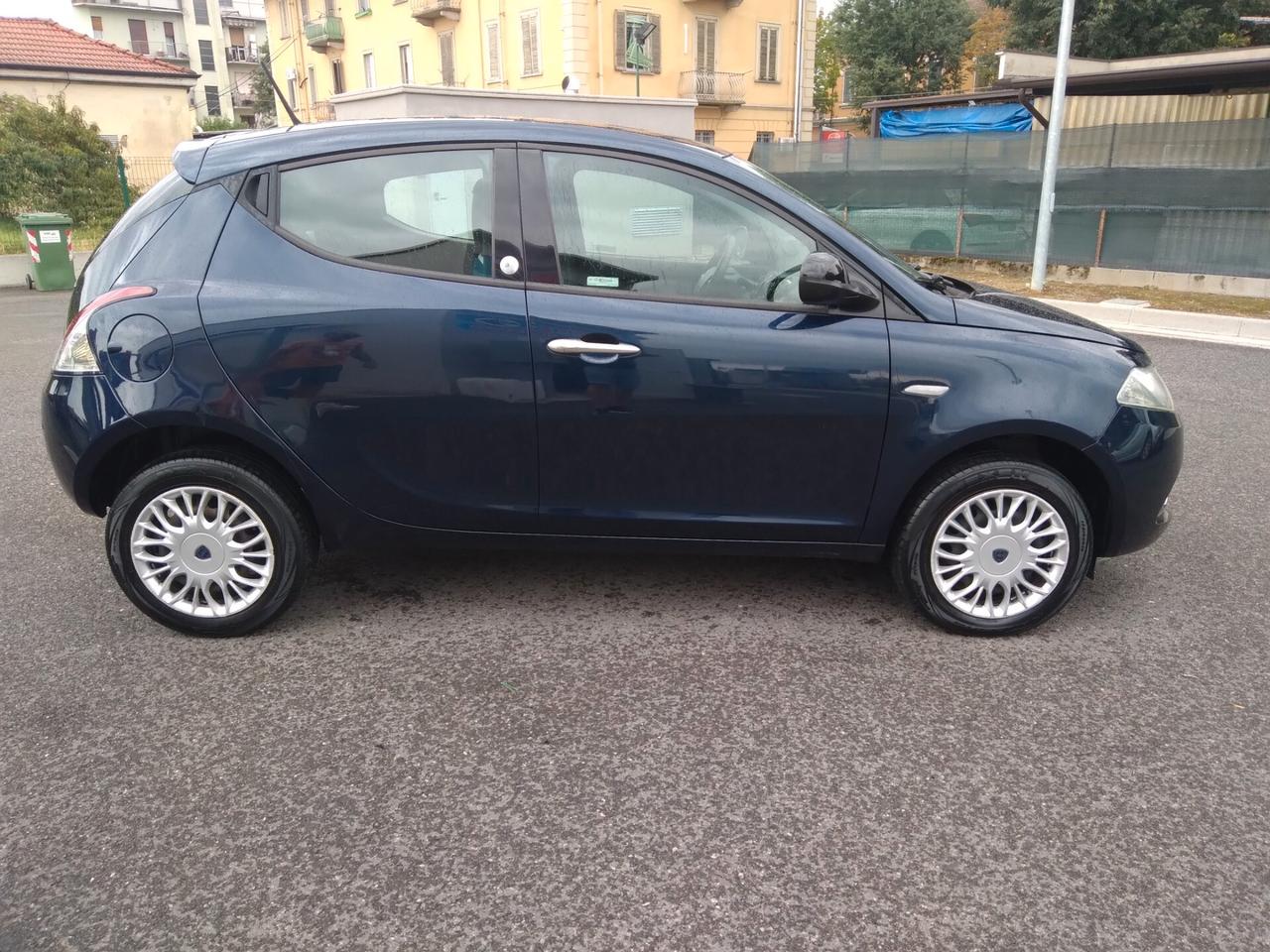 Lancia Ypsilon 0.9 TwinAir 85 CV 5 porte Metano Ecochic Platinum