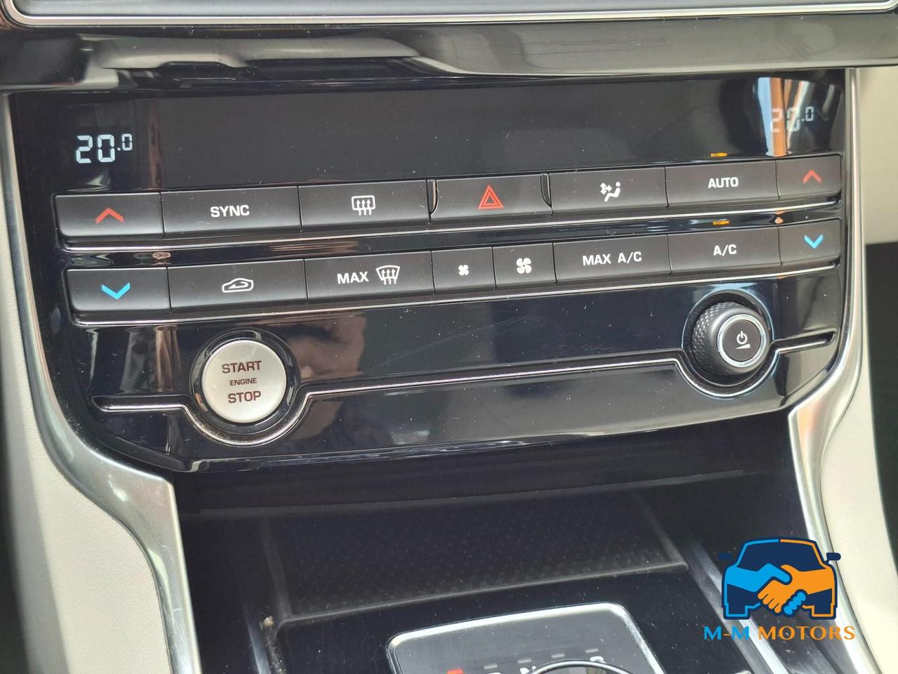 Jaguar XE Berlina XE 2.0d i4 Prestige Business edition 180cv auto my18