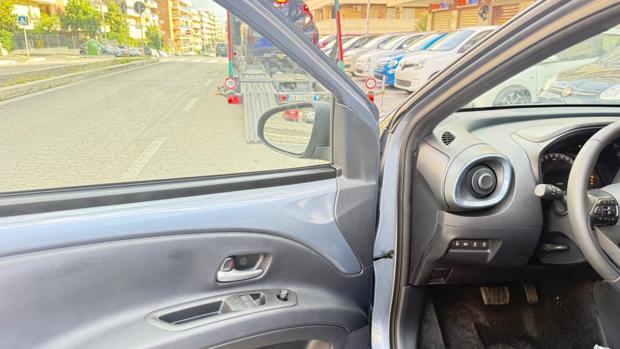 Toyota Aygo X 1.0 VVT-i 72 CV 5 porte Lounge Air S-CVT LED NAVI KAMERA PDC CERCHI 16 CAR PLAY KM 0