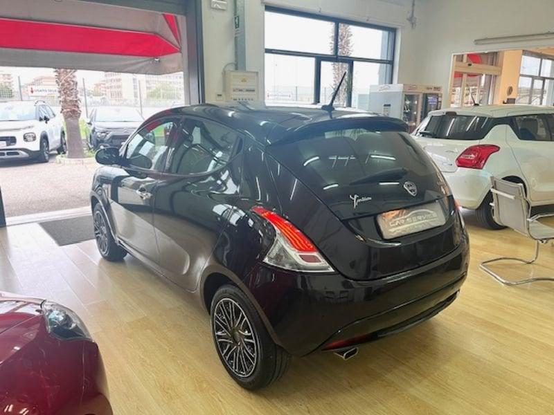 Lancia Ypsilon 1.0 FireFly S&S Hybrid Silver Plus