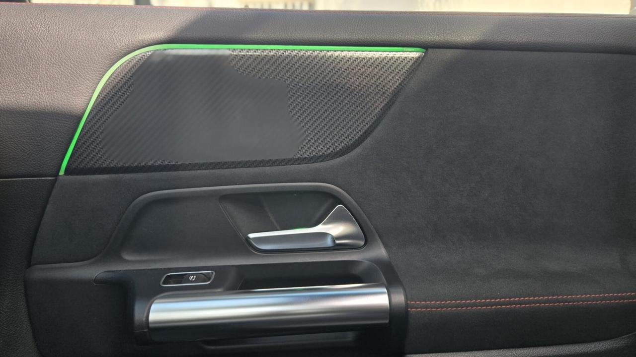 Mercedes-Benz GLA 180 d 1950 115CV Premium AMG auto Tetto Uff Italy Led USB