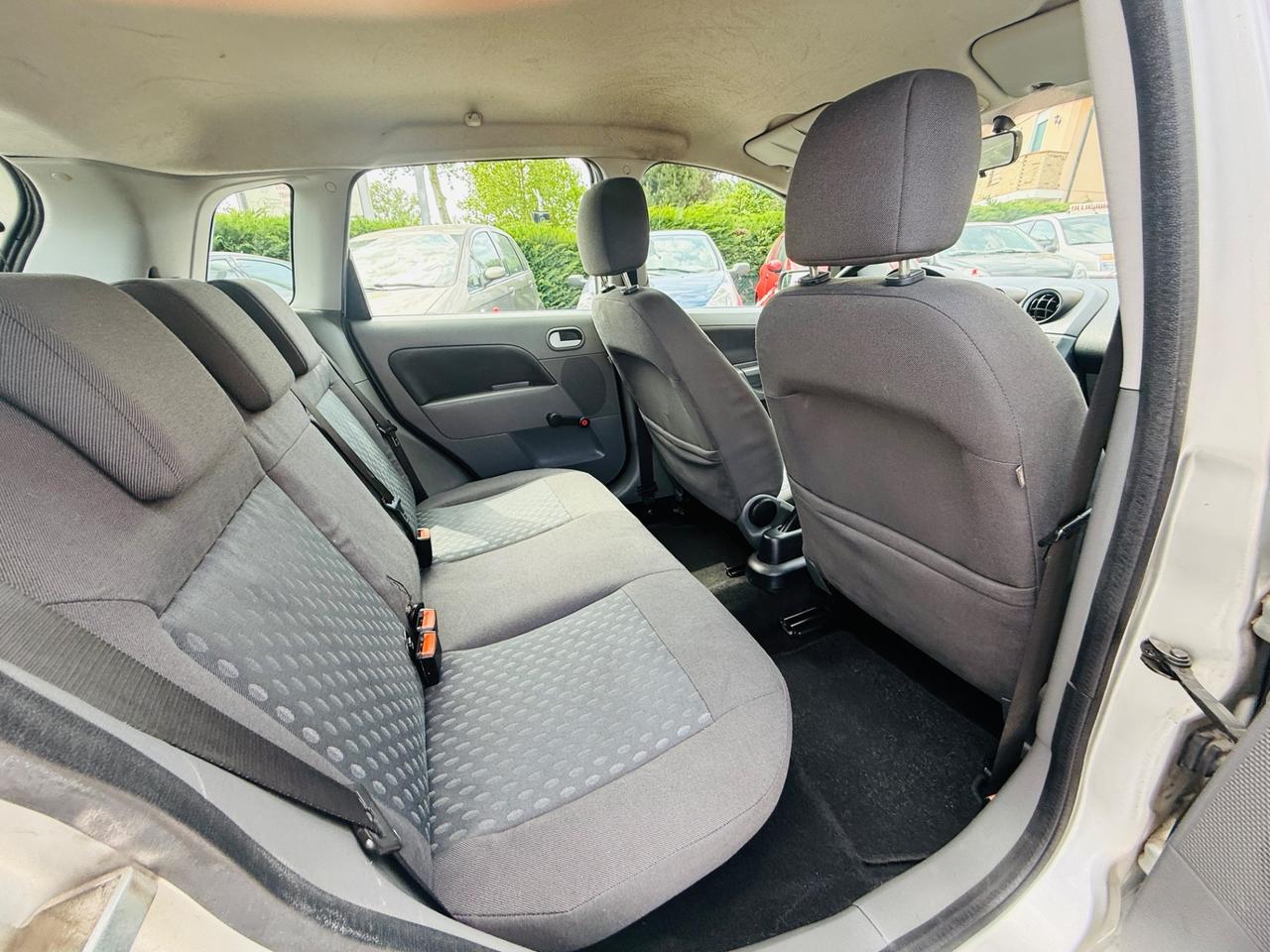 Ford Fiesta 1.4 16V 5p. Ghia